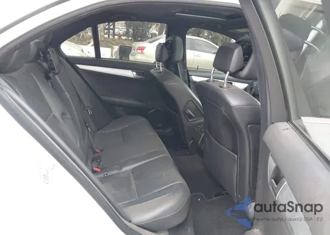 2008 Mercedes-Benz C 300 Luxury/Sport из США, поврежденный, VIN WDDGF54X88F038799